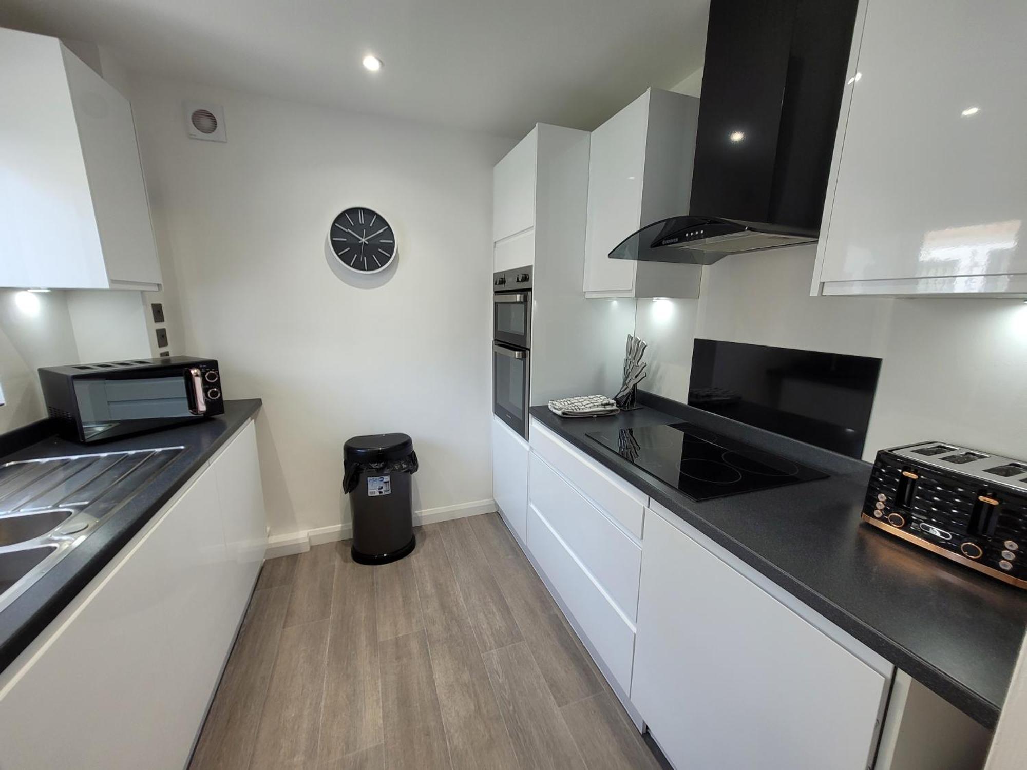 Bumblebee Bungalow - With Separate Office And Gaming Space By Catchpole Stays โคล์เชสเตอร์ ภายนอก รูปภาพ